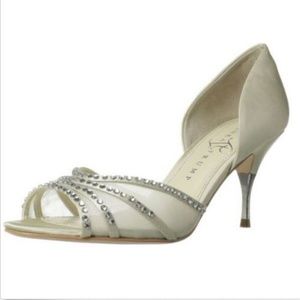 Ivanka Trump Size 6 Satin Pump Heel Open Toe Ivory